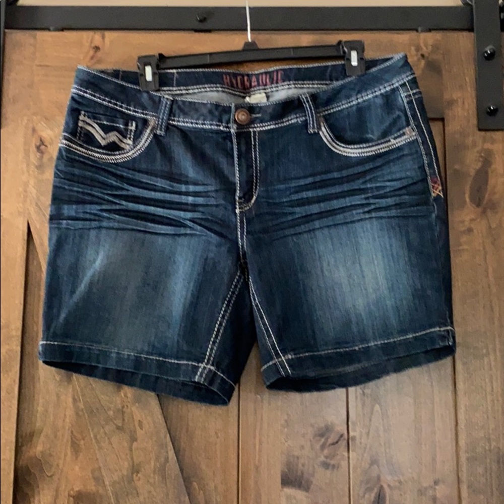 Hydraulic Women’s plus jean shorts 20W